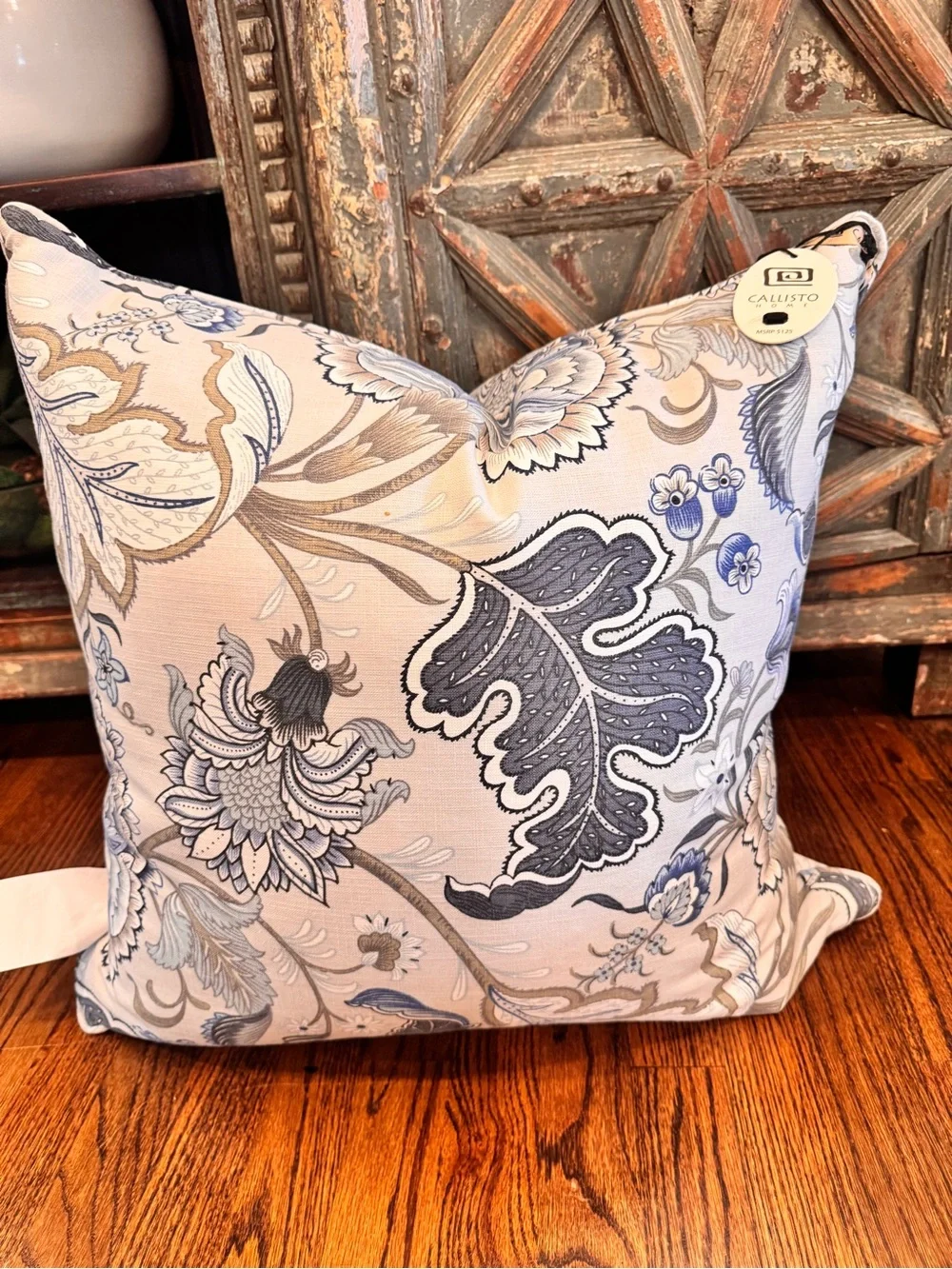 1-NWT CALLISTO HOME FLORAL DESIGN DECORATIVE PILLOW